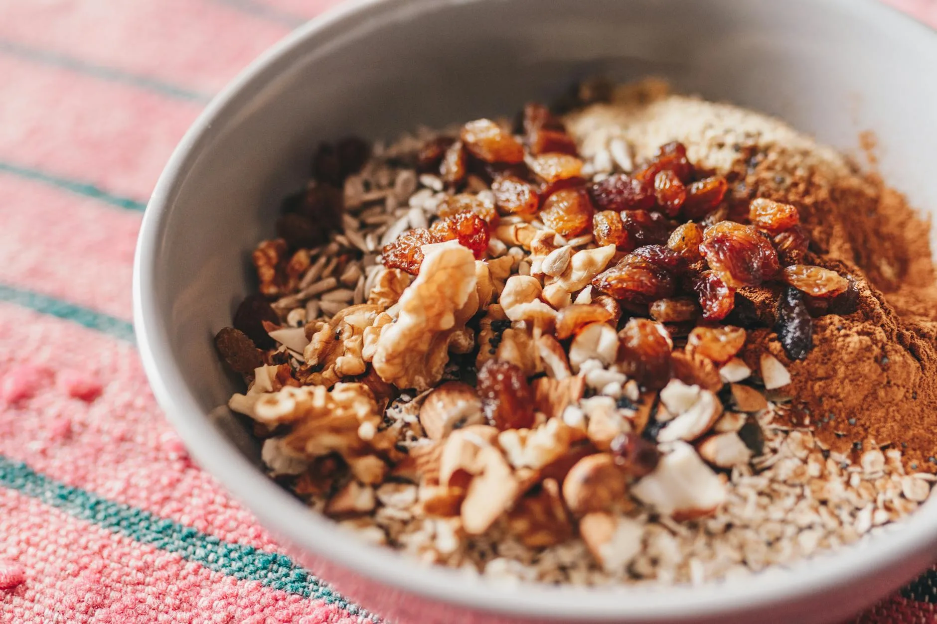 Steel-cut oats with cinnamon, walnuts and flaxseed, the best oatmeal preparation method for stable blood sugar