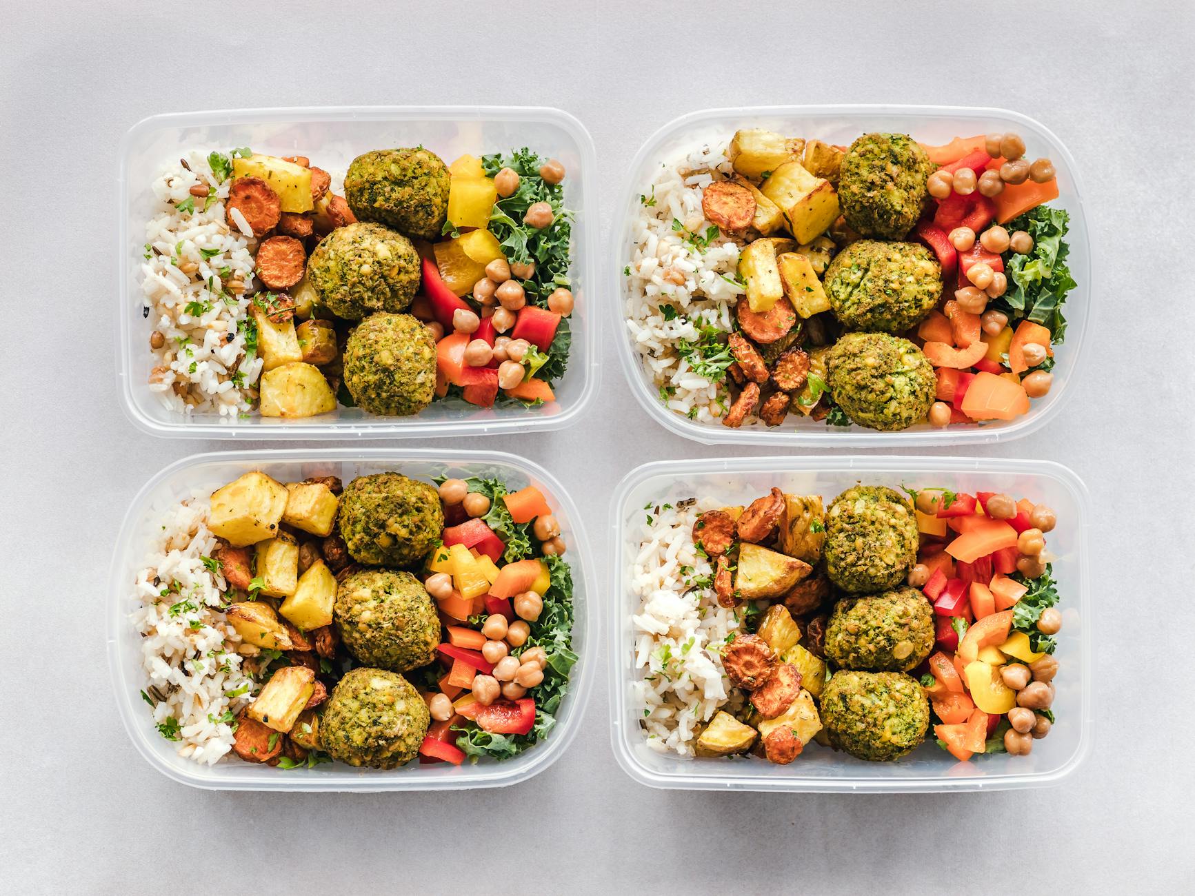 A 7-day prediabetes meal plan with healthy, blood sugar-friendly meals in meal prep containers
