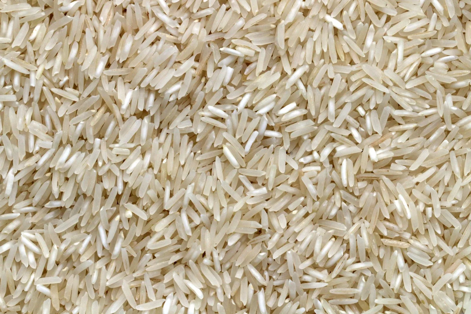 Bowl of basmati rice with vegetables and protein for prediabetes-friendly portion control